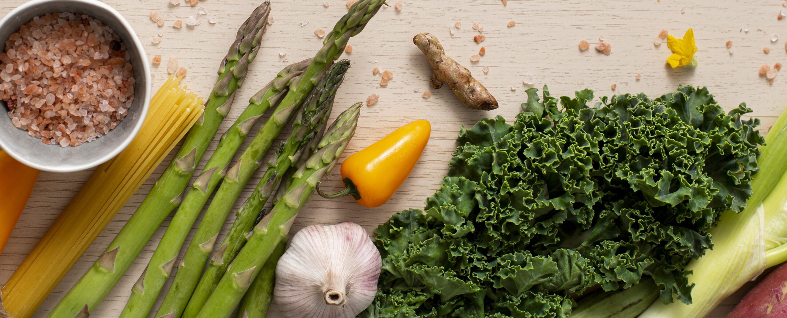 top-view-vegetables-with-raw-spaghetti